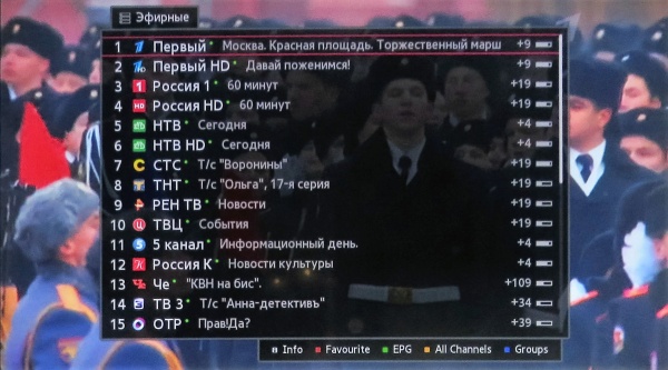 Меню каналов поверх текущего просмотра.